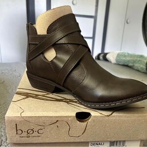 Ladies BOC leather bootie size 9.5